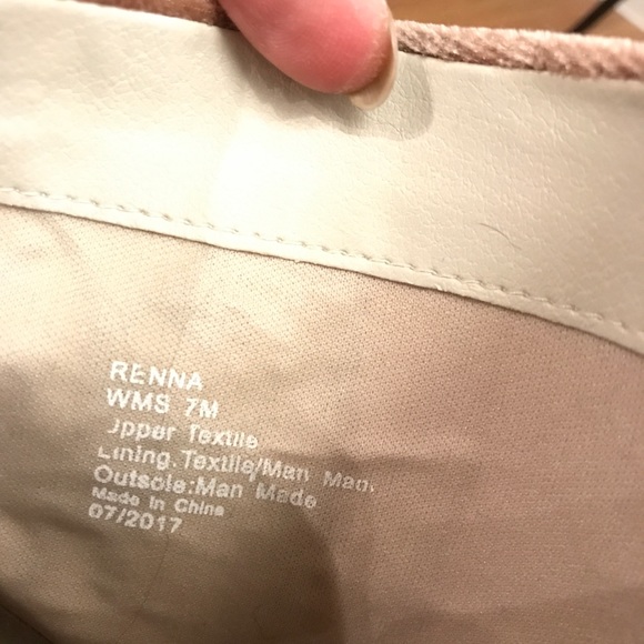 Last chance..NEW Kenneth Cole blush velvet booties - Picture 5 of 7